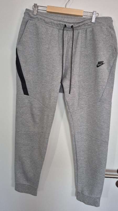 Nike joggingbuxur gráar