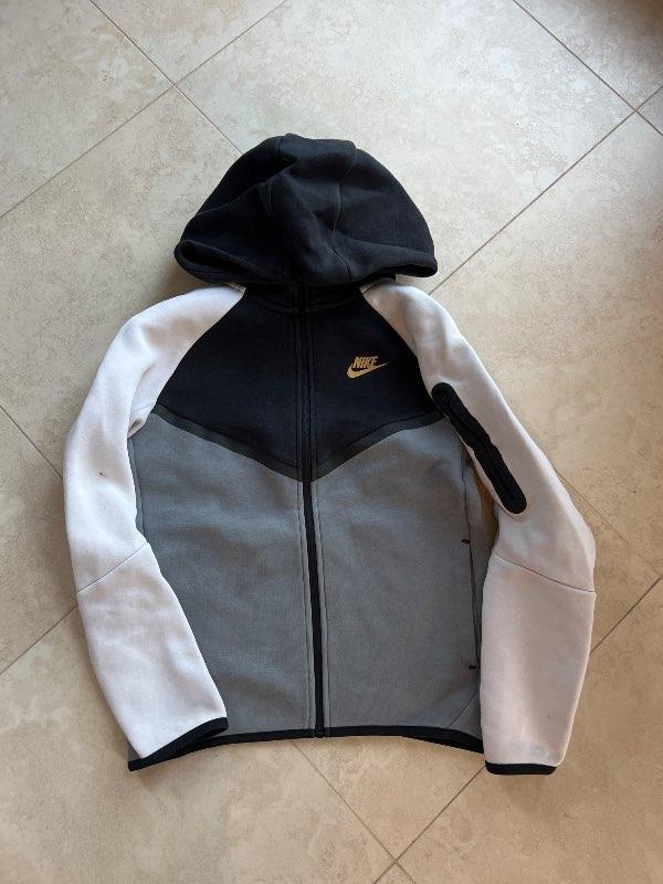 Nike peysa rennd mislit