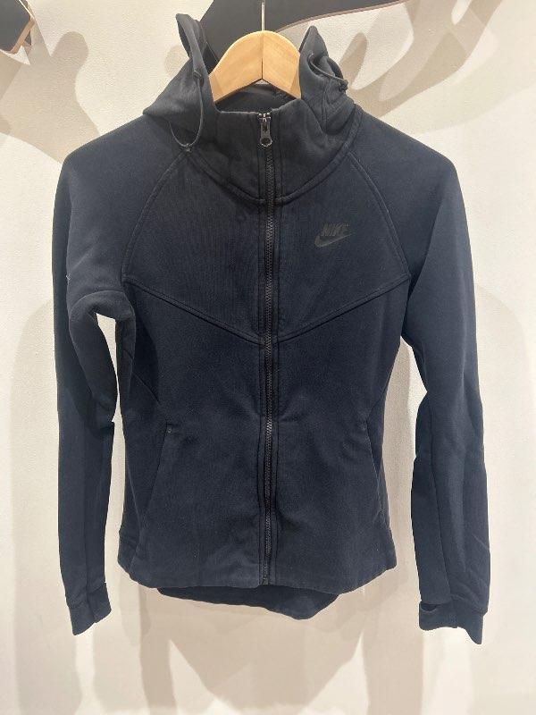 Nike peysa svört