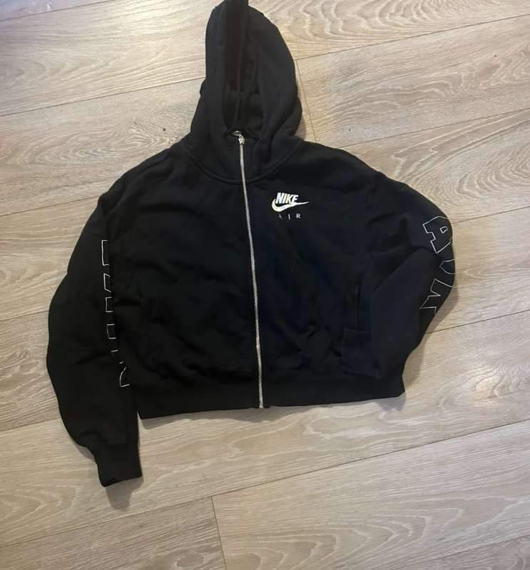 Nike peysa svört