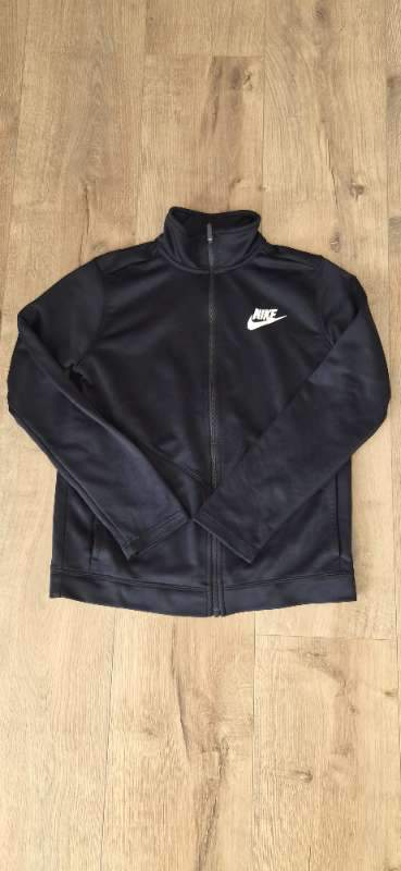 Nike peysa svört rennd