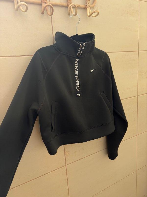 Nike pro hálfrennd peysa