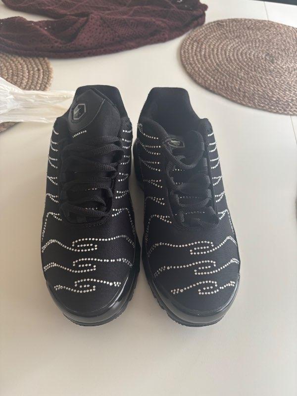 Nike skór með steinum keyptir of litlir