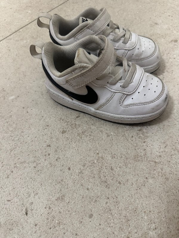 Nike skór st 25
