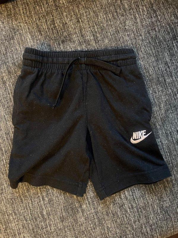 Nike stuttbuxur