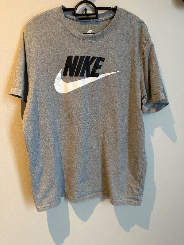 Nike stuttermabolur