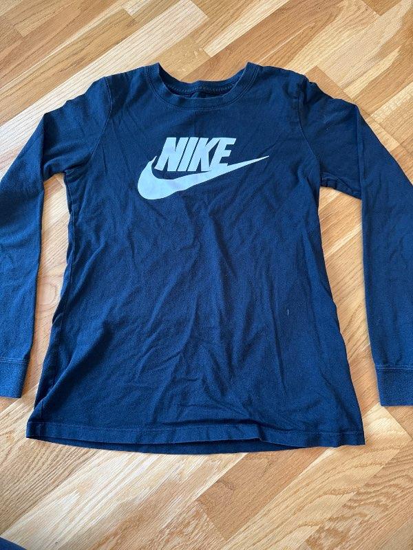 Nike svartur bolur (A)