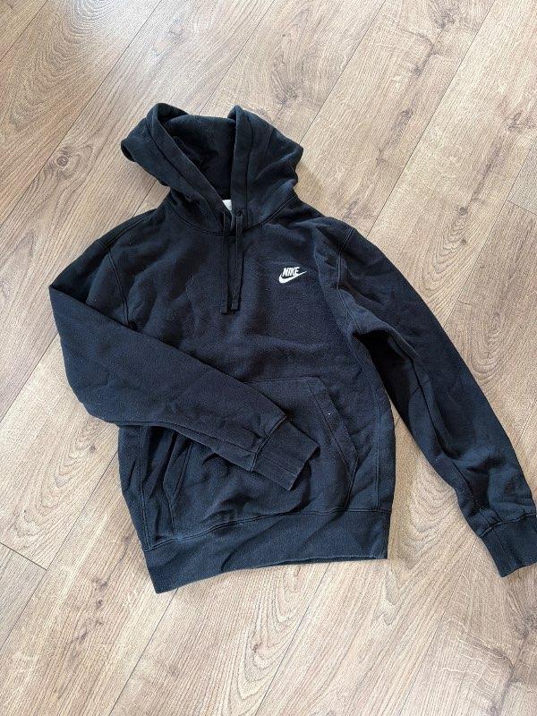 Nike svört hettupeysa xs