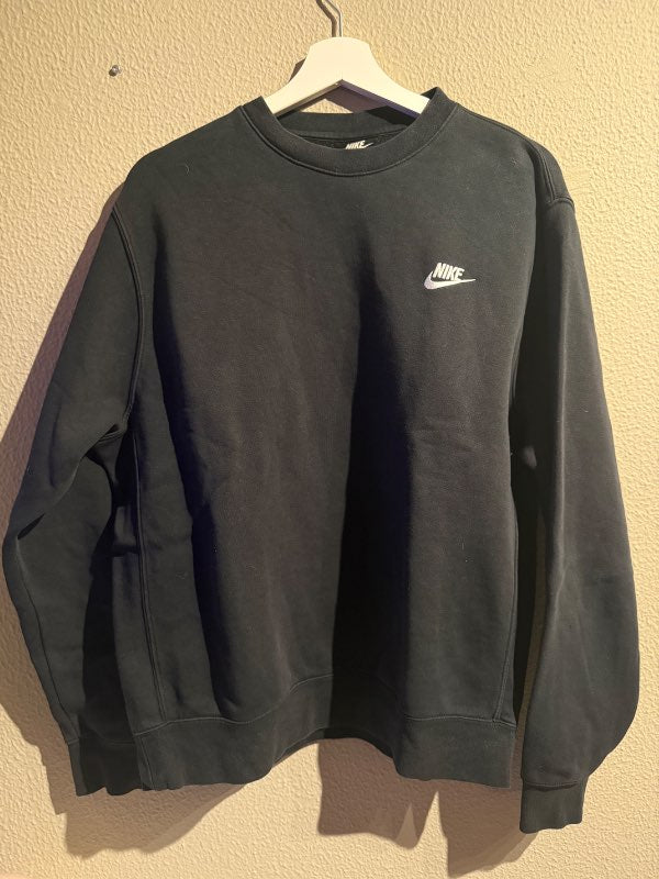 Nike svört peysa