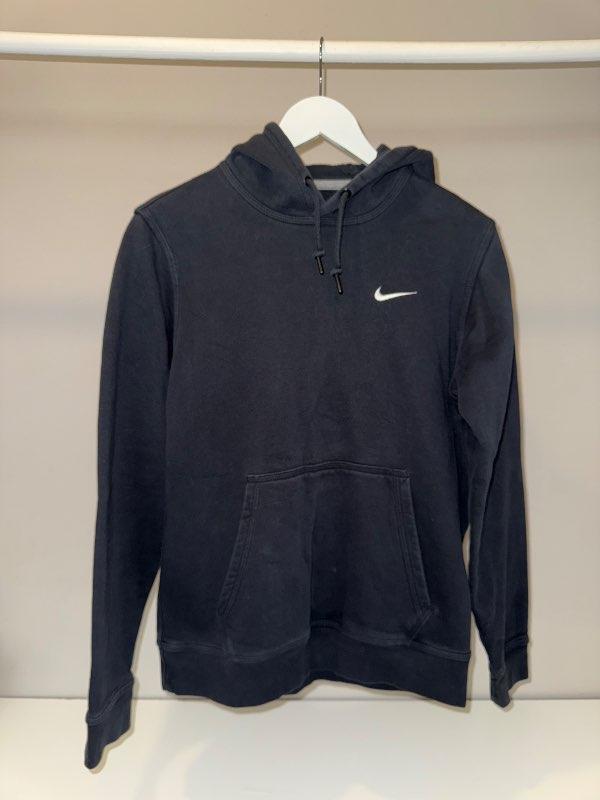 Nike svört peysa