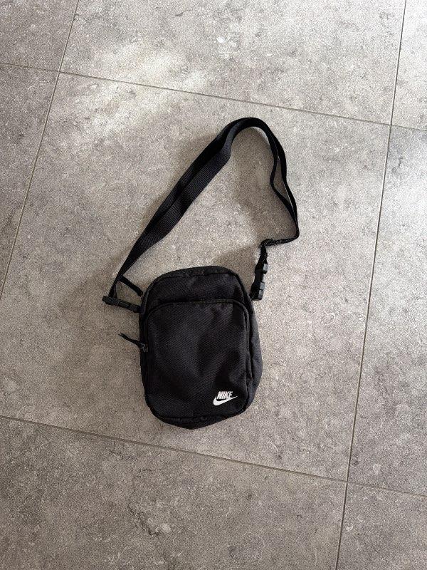 Nike taska