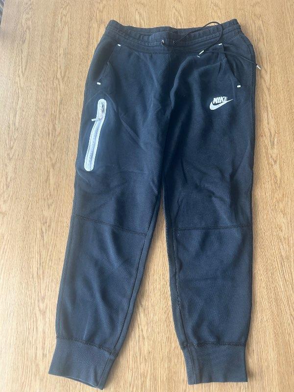 Nike tech buxur