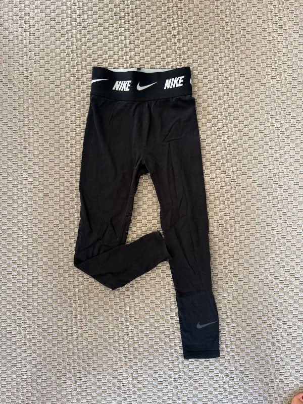 Nike þunnar svartar buxur, þröngar