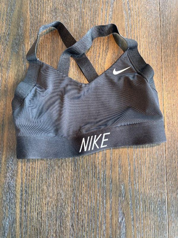 Nike toppur svartur