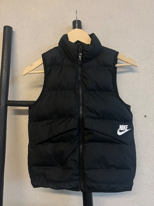 *Nike vesti svart
