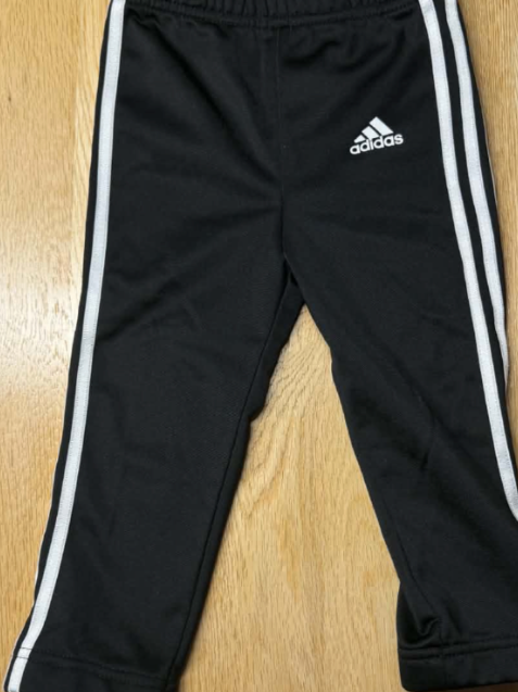 Nýjar Adidas buxur, beinar niður