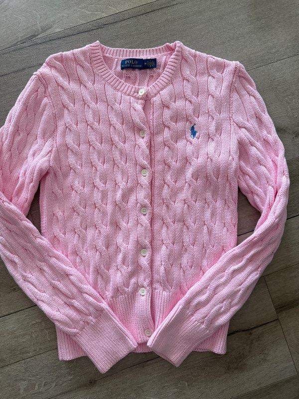 Polo bleik kaðlapeysa