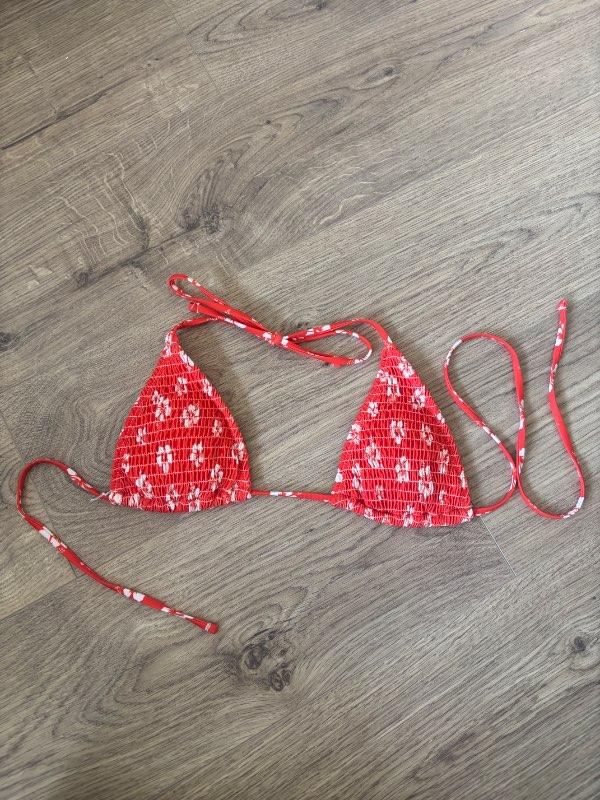 Rauður blóma bikinitoppur