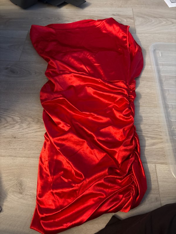 Rauður silki kjóll