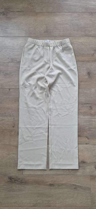 Samsetning beige buxur