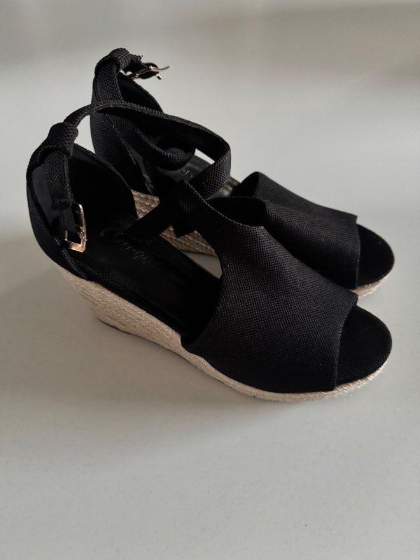 Sandalar