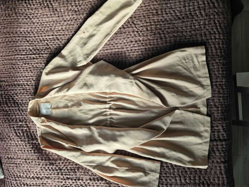 Síður beige yfirhöfn frá Pieces, opin