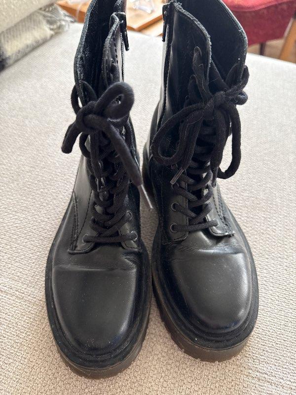 Six mix boots