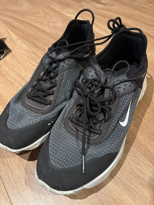 Skor svartir nike