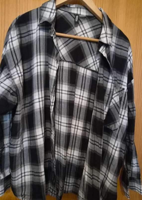 Skyrta úr H&M
