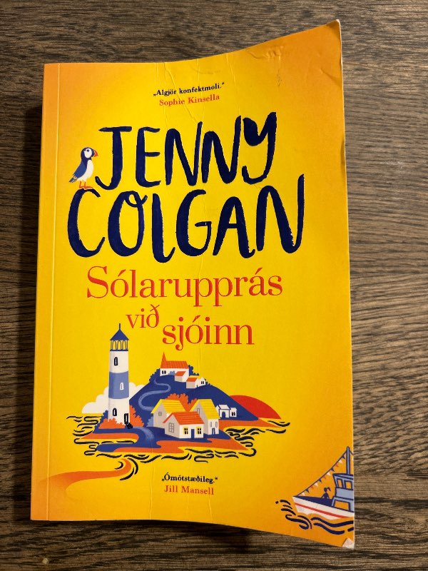 Sólarupprás við sjóinn