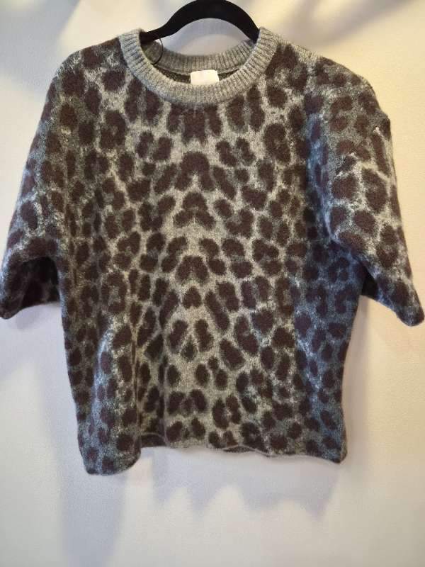 Stutterma peysa úr H&M