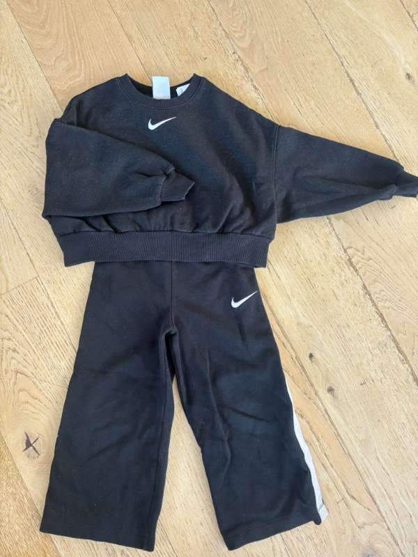 Svart nike sett