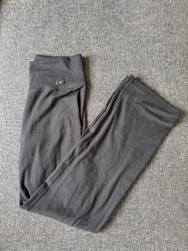 Svartar Nike buxur
