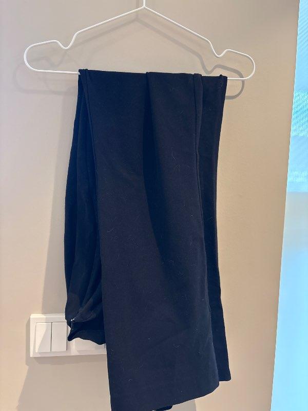 Svartar buxur gina tricot