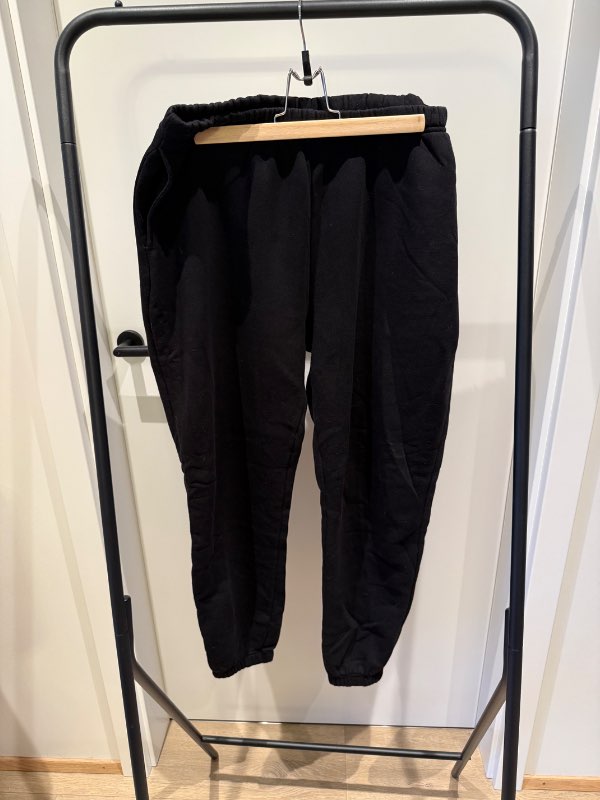 Svartar jogging buxur - Gina Tricot