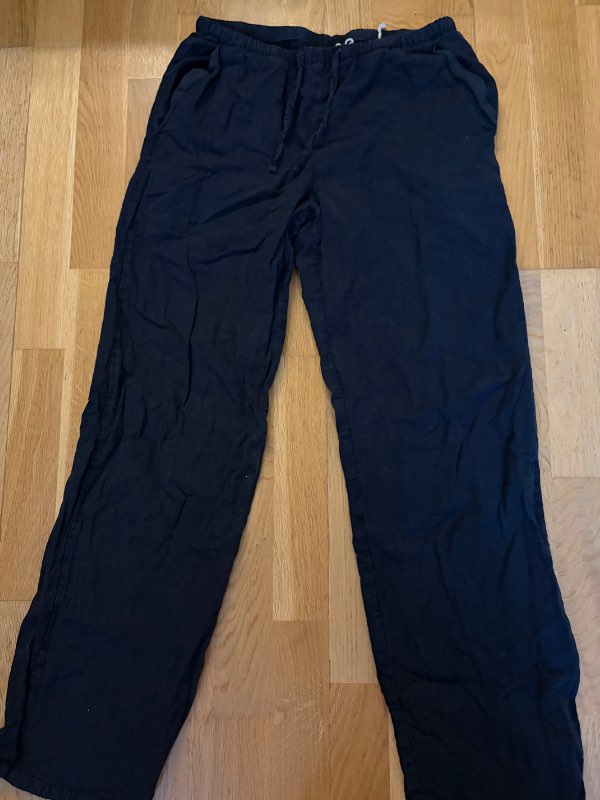 Svartar linen buxur