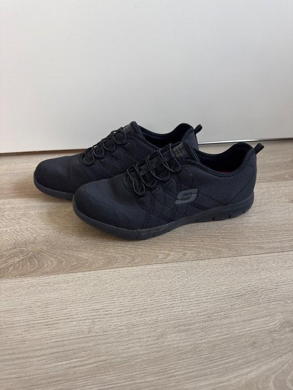 Svartir Skechers