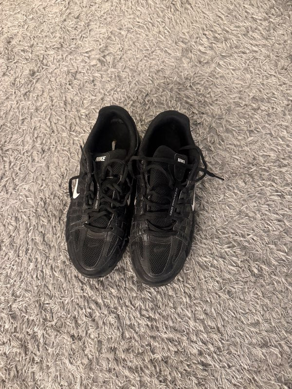 Svartir nike skór