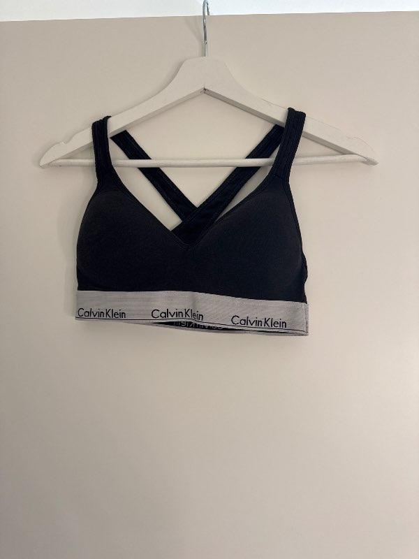 Svartur Calvin Klein toppur