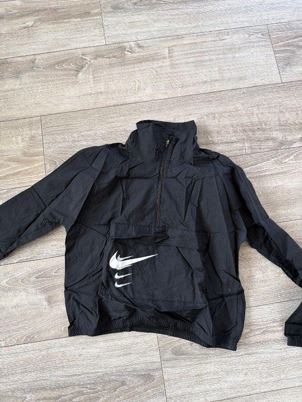 Svartur Nike jakki