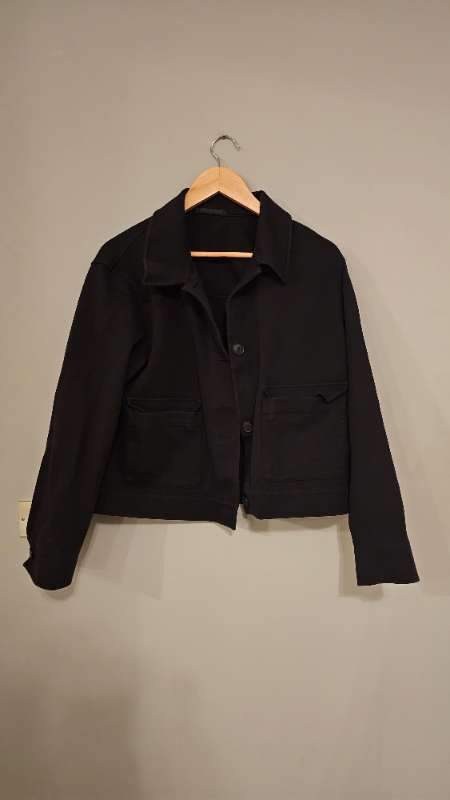 Svartur Uniqlo jakki