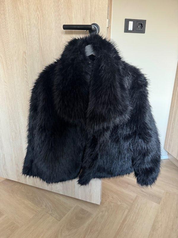 Svartur loðpels