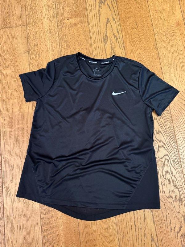Svartur nike bolur