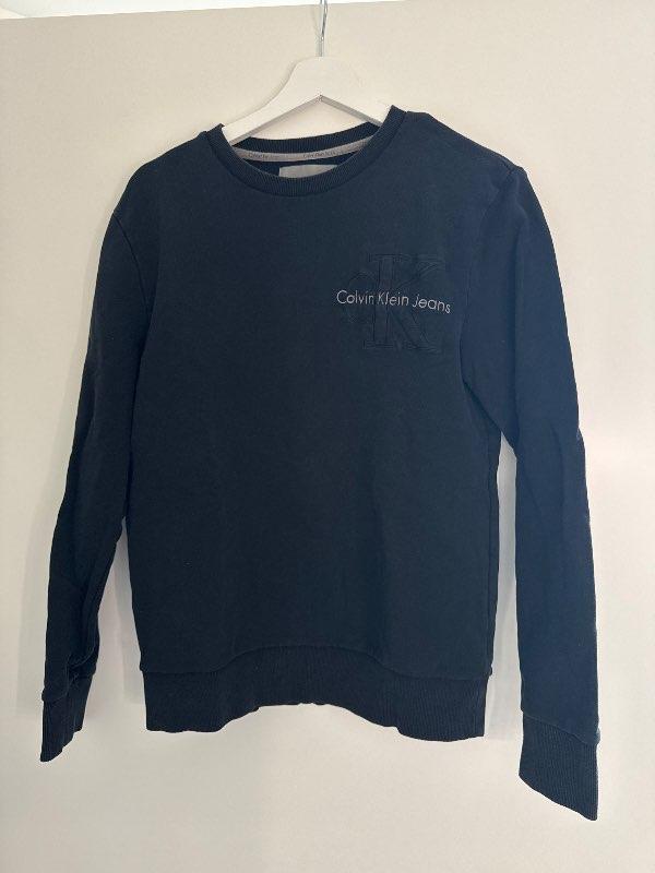 Svört Calvin Klein peysa