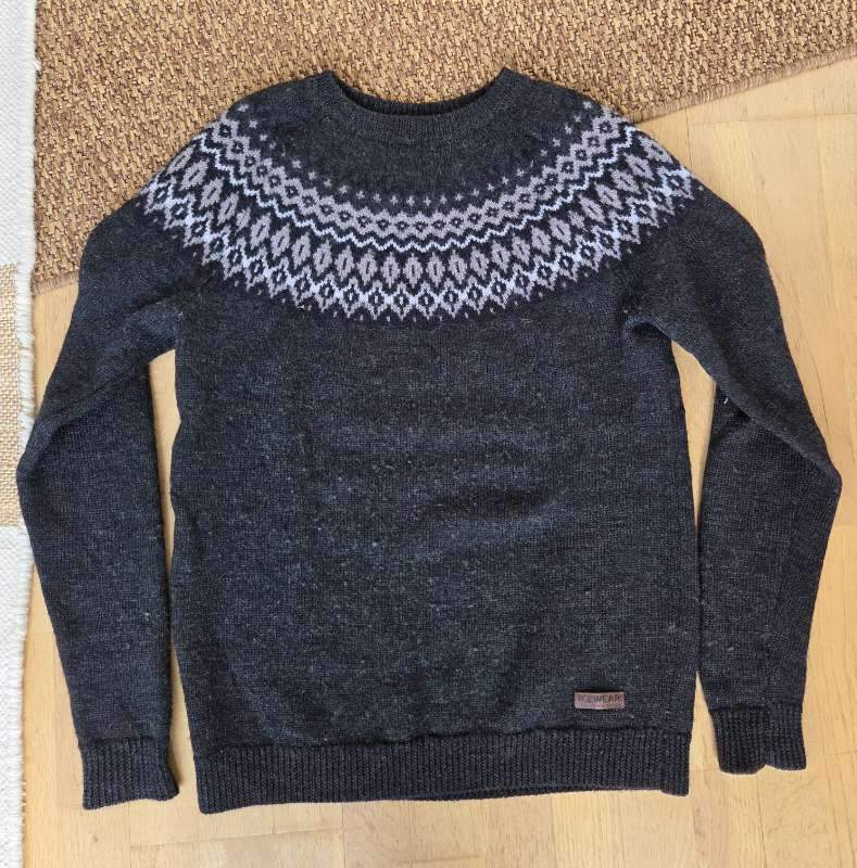 Svört Icewear lopapeysa