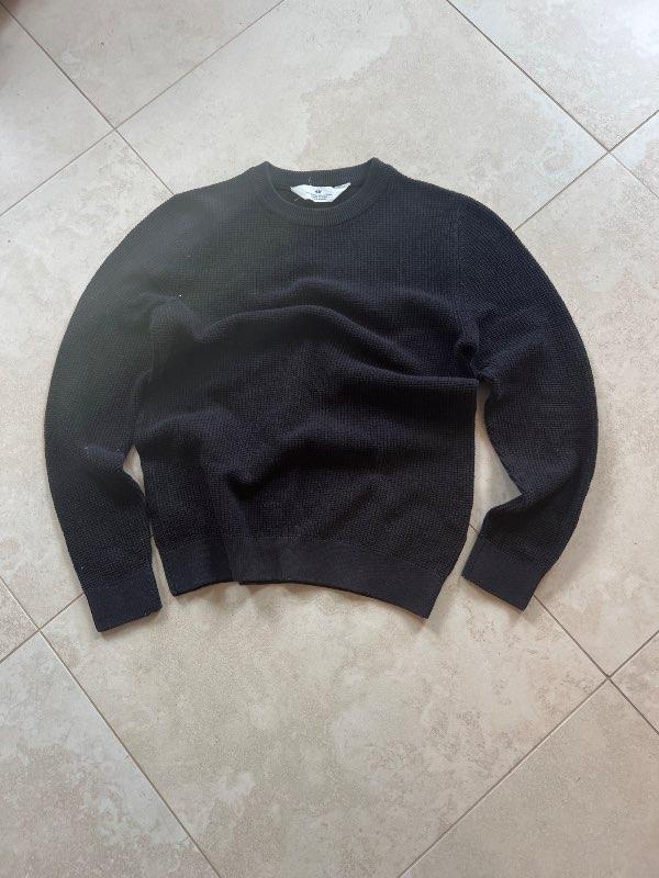 Svört knit H&M peysa