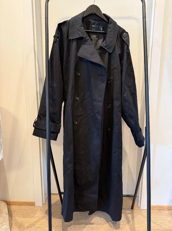 Svört trench coat