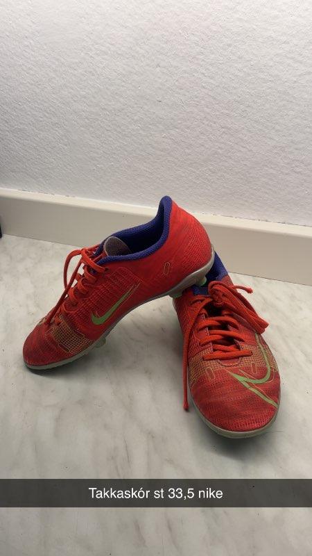 Takkaskór nike rauðir