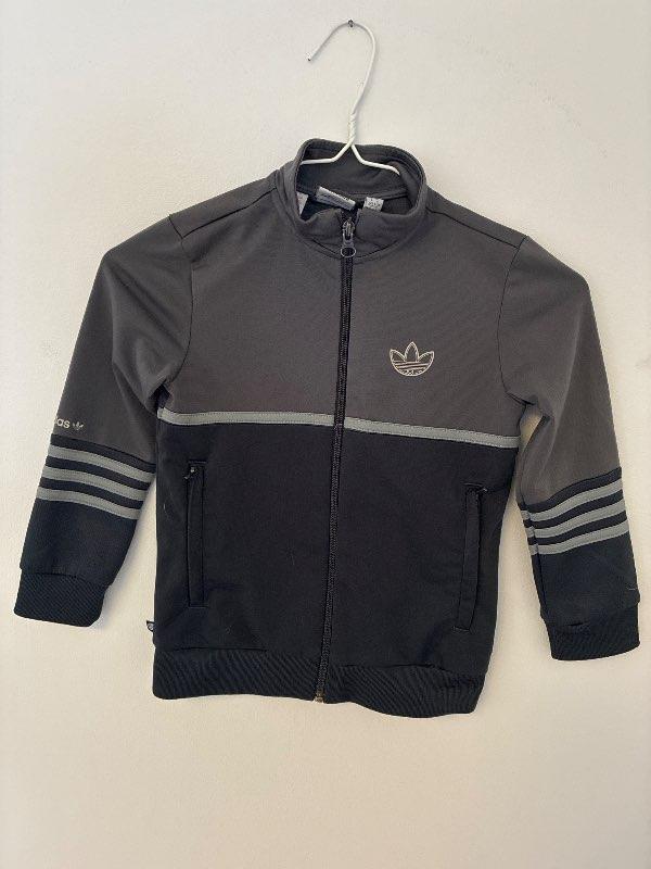 Þ-Adidas rennd