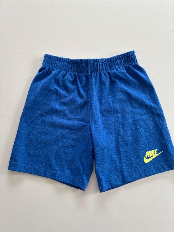 Þ-Nike stuttbuxur